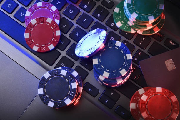 Poker hand rankings reference displayed on okgas21 interface with flush, straight, and pair examples
